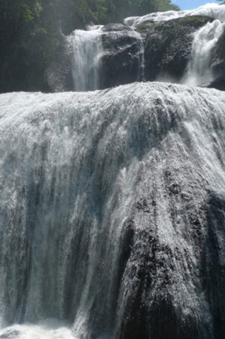 夏：豊水の袋田の滝